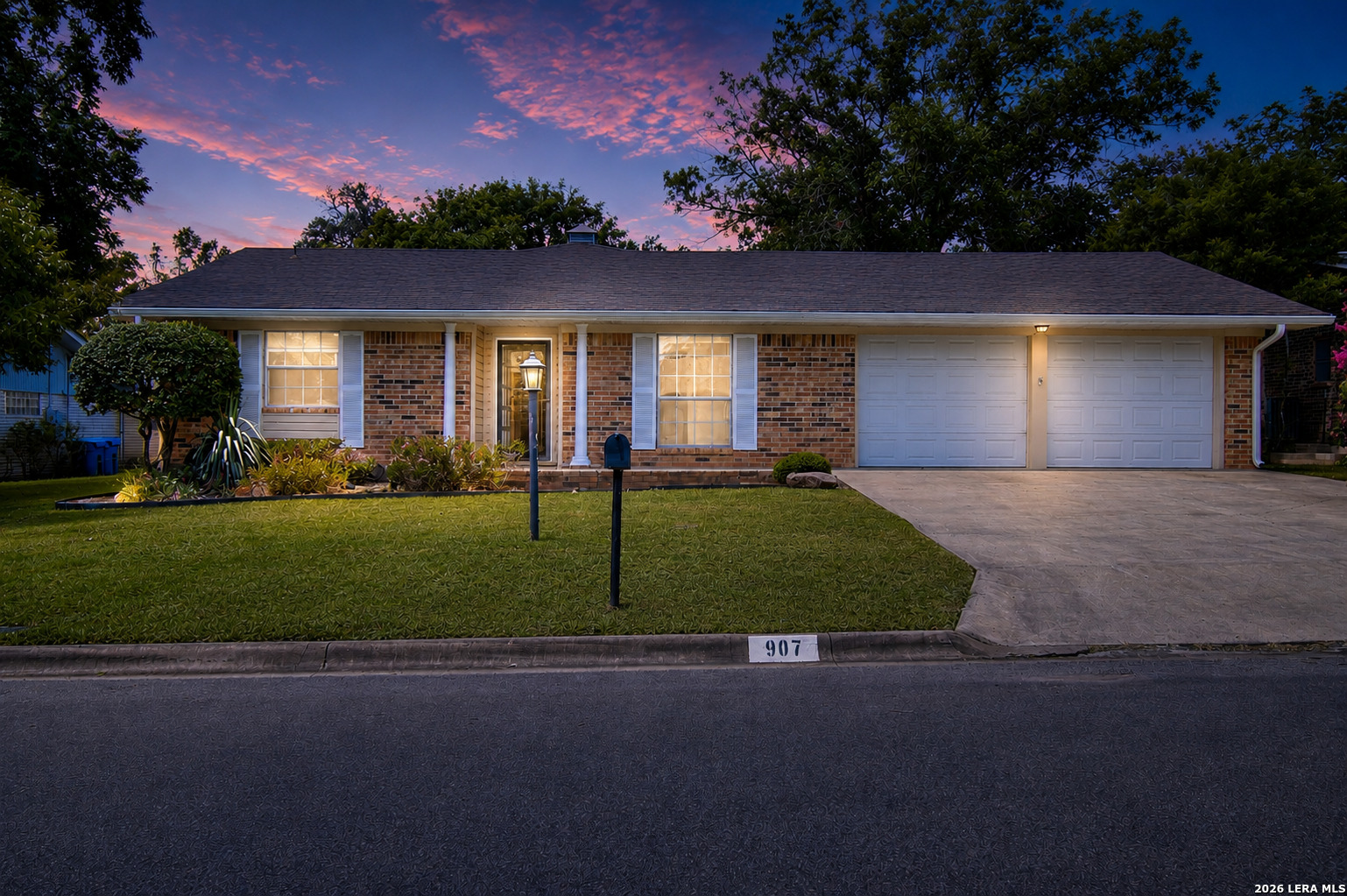 907 Lake Drive — photo