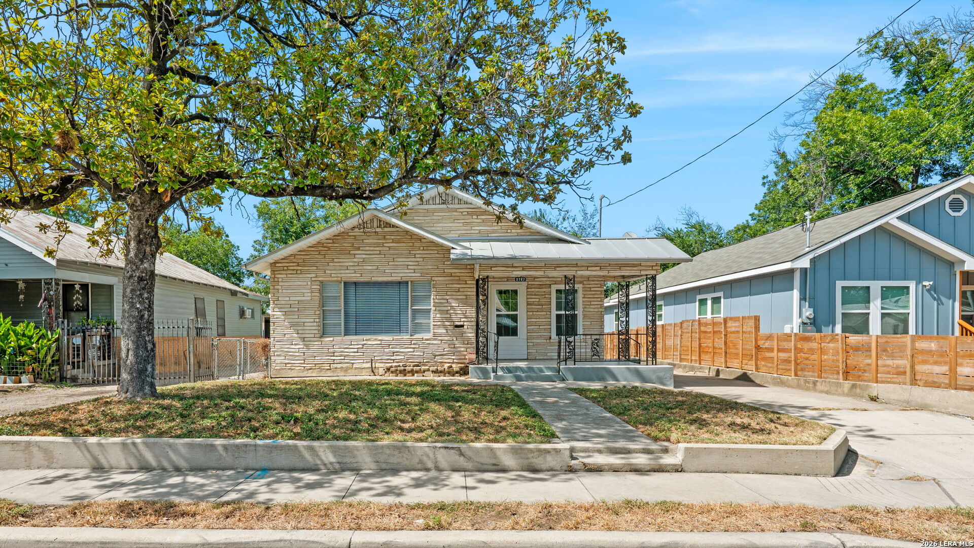 2727 E Houston Street — photo