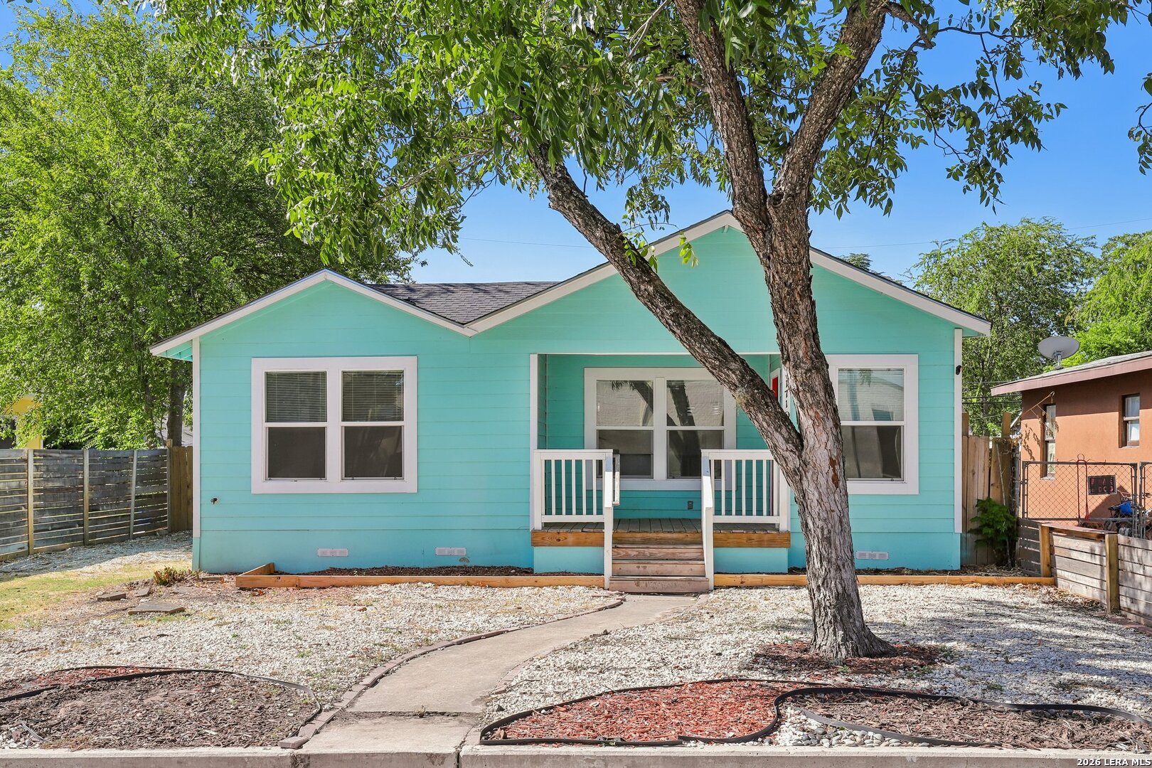 1710 Alametos — photo