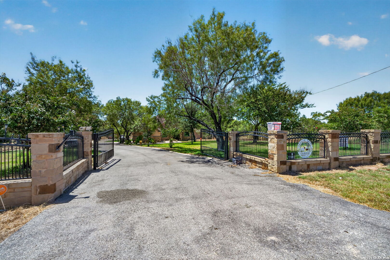124 County Road 2662, Devine, TX 78016 — photo 2