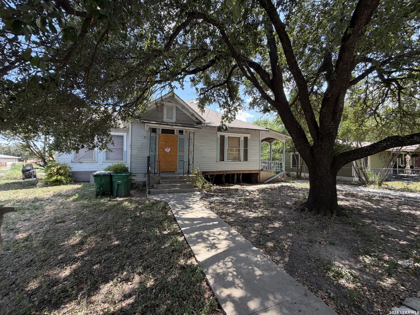 1402 Alametos — photo