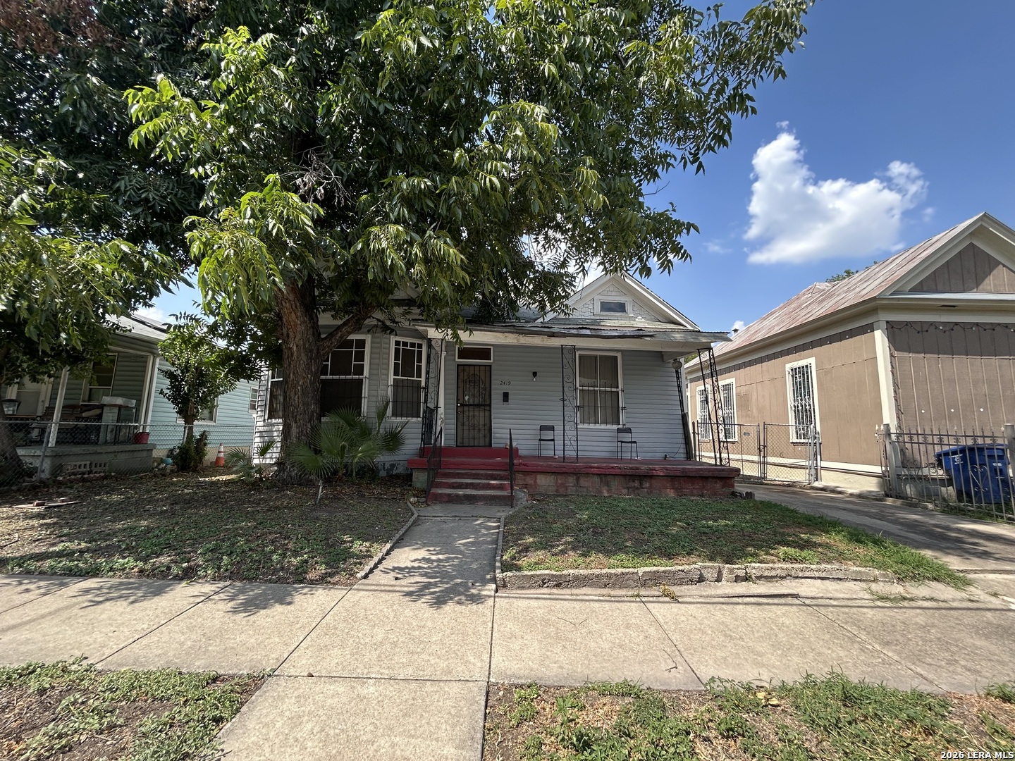 2419 W Houston Street — photo