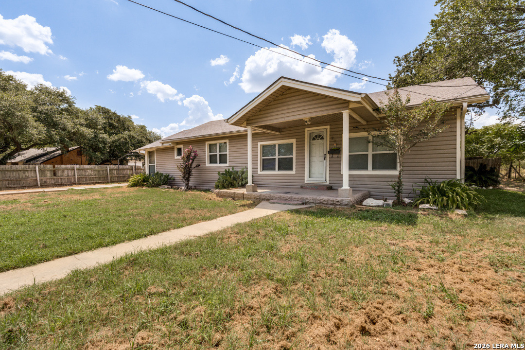 231 Elm Avenue, Luling, TX 78648 — photo 2