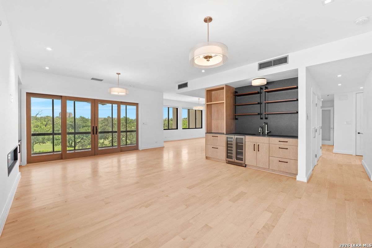 4001 N New Braunfels Apt 302a — photo