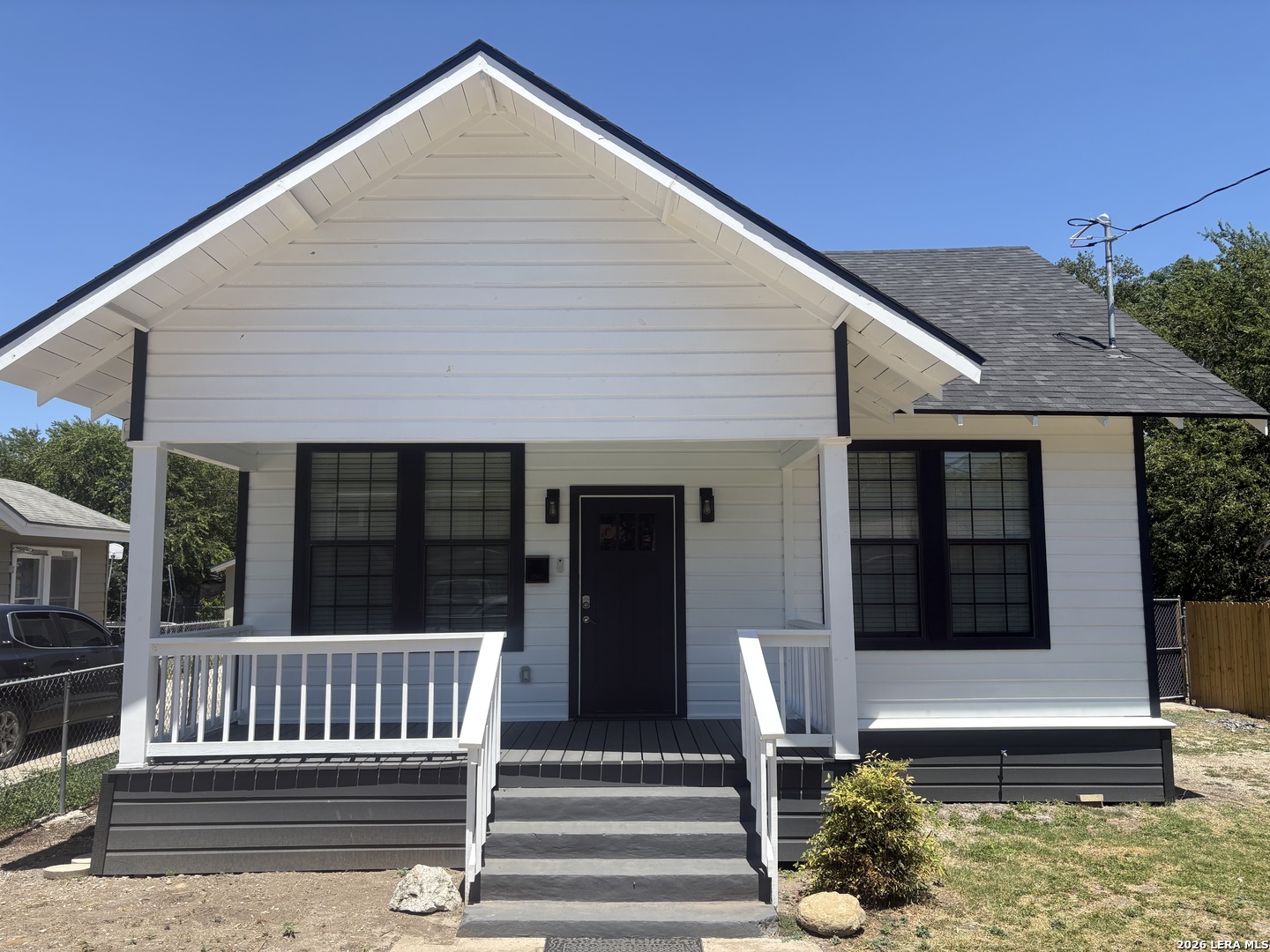 225 Linares — photo