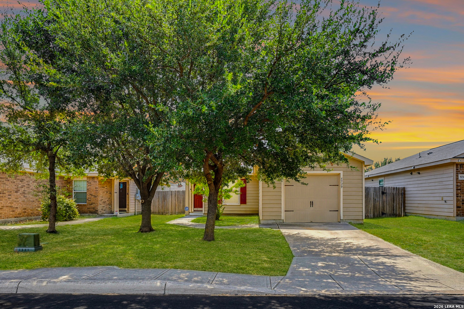 5739 Texas Cyn — photo