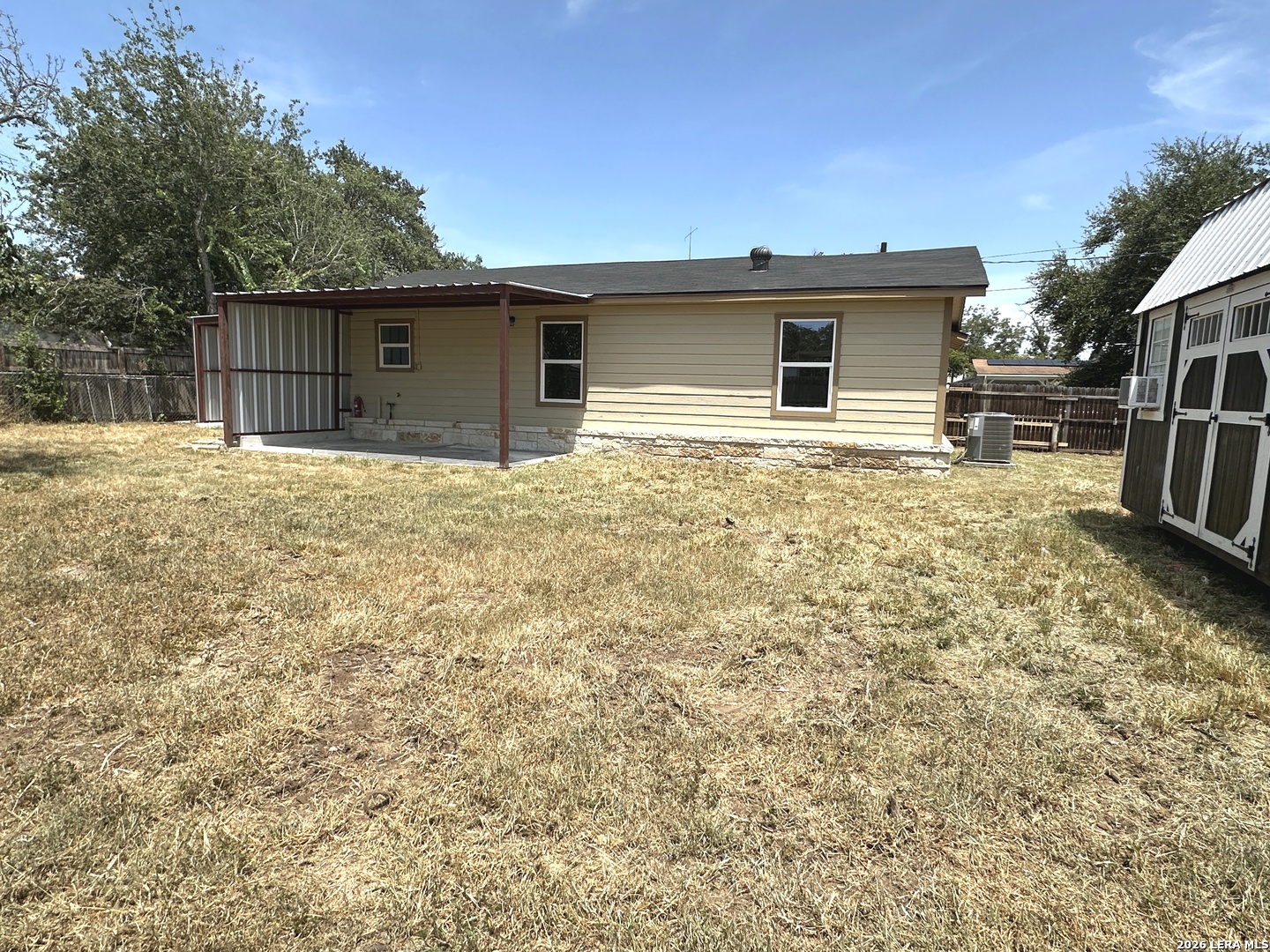 907 Dove Avenue, Devine, TX 78016 — photo 3