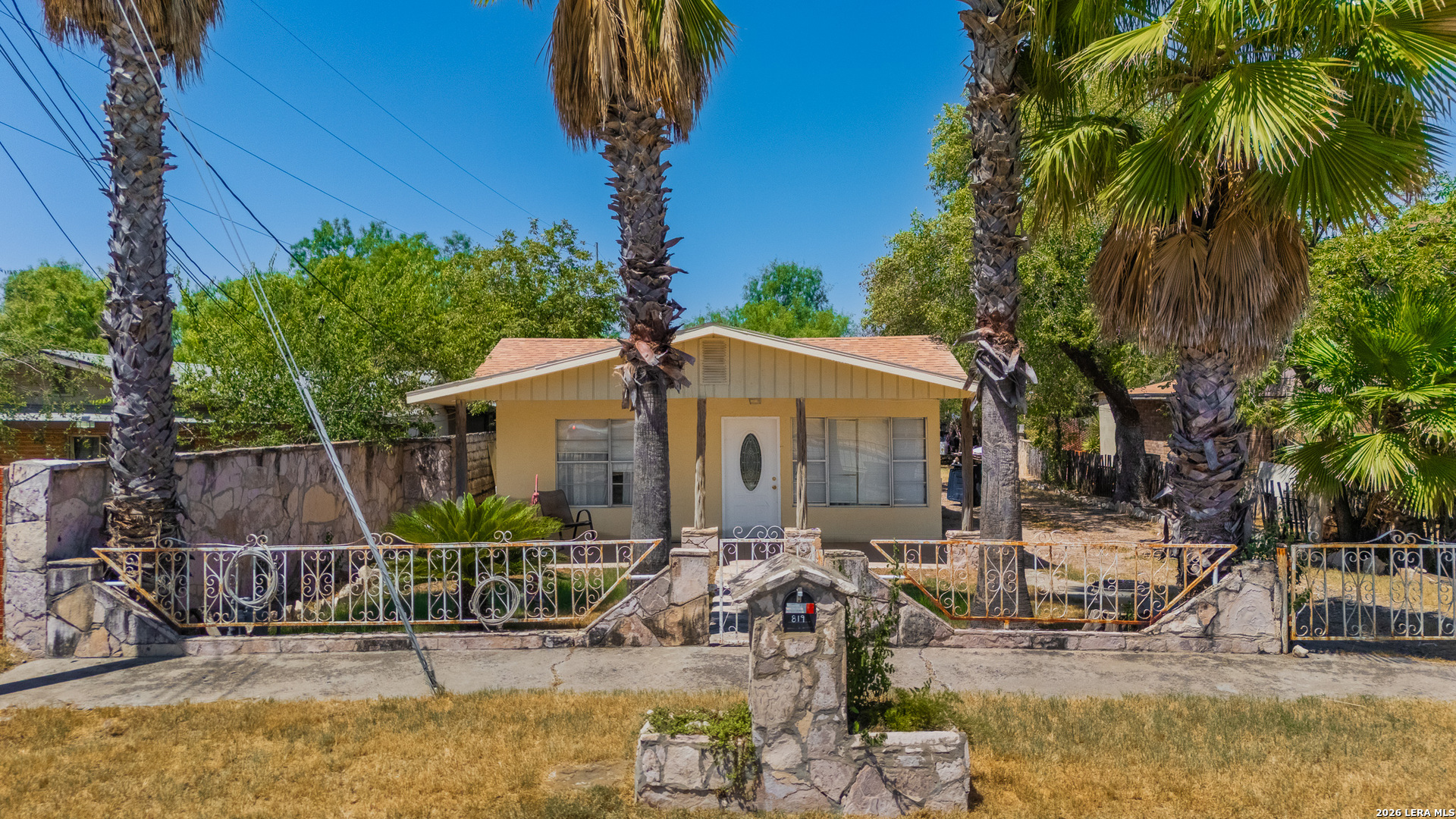 819 N Comal, Eagle Pass, TX 78852 — photo 2