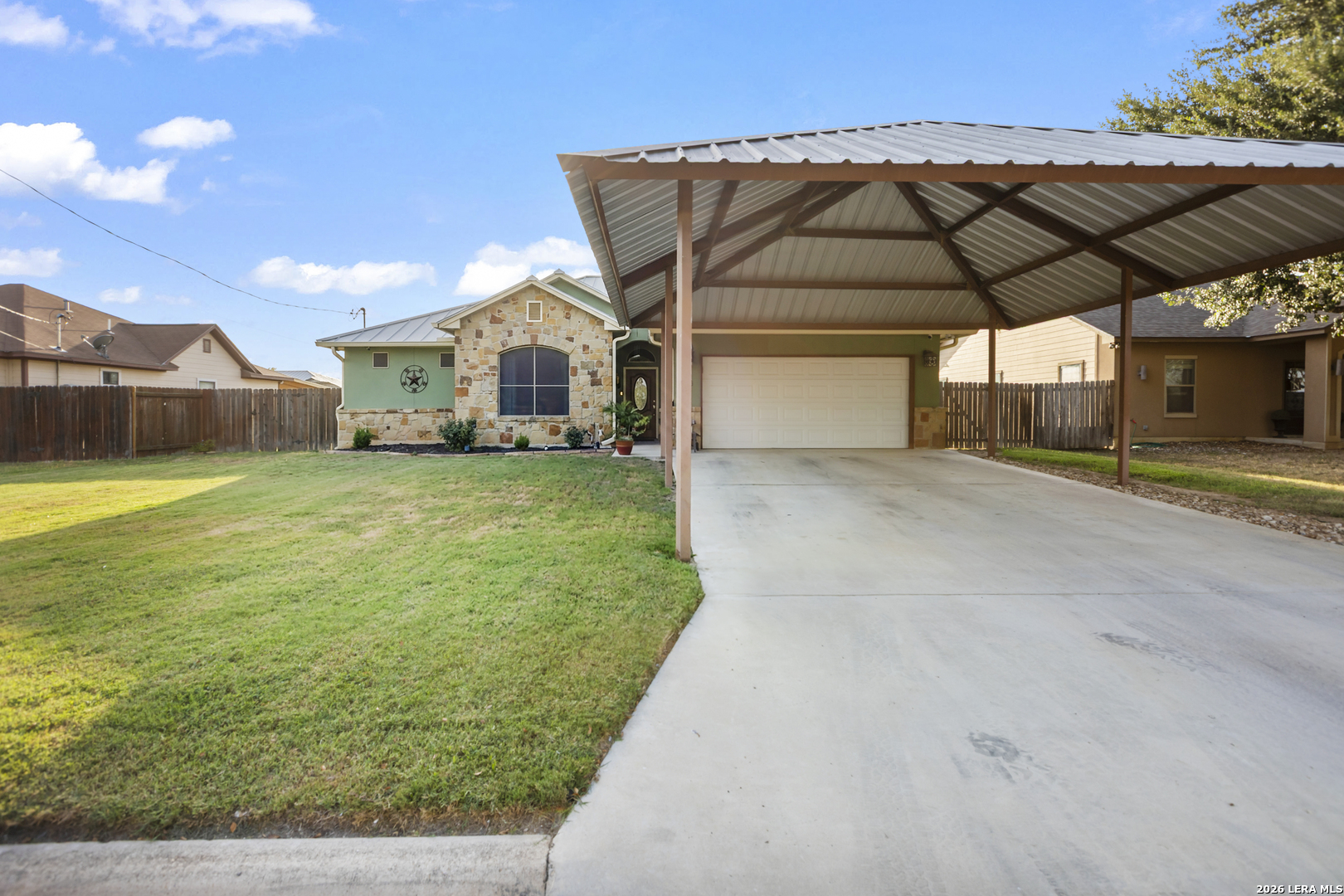 985 Boyd, Poteet, TX 78065 — photo 2
