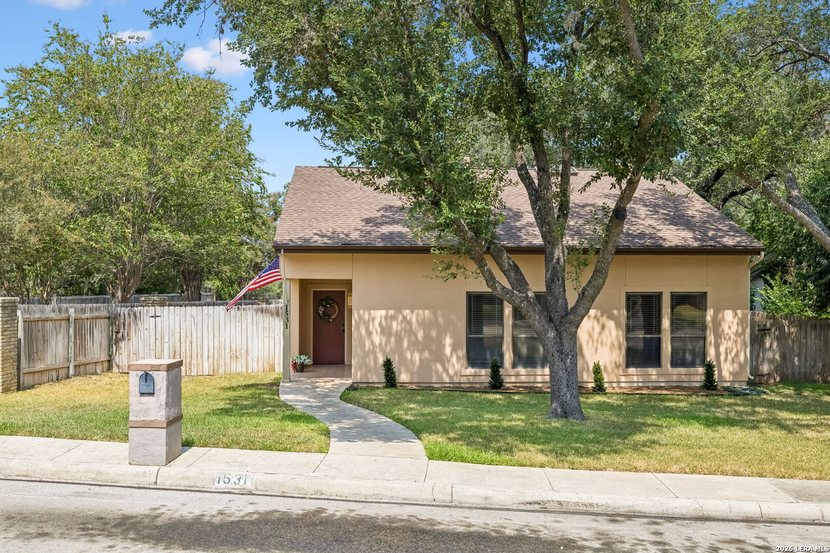 1531 Vista Hill Street — photo