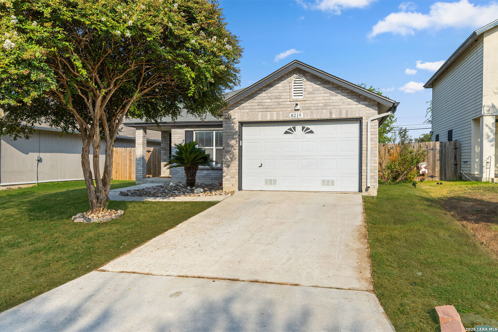 8219 Laurel Bend — photo