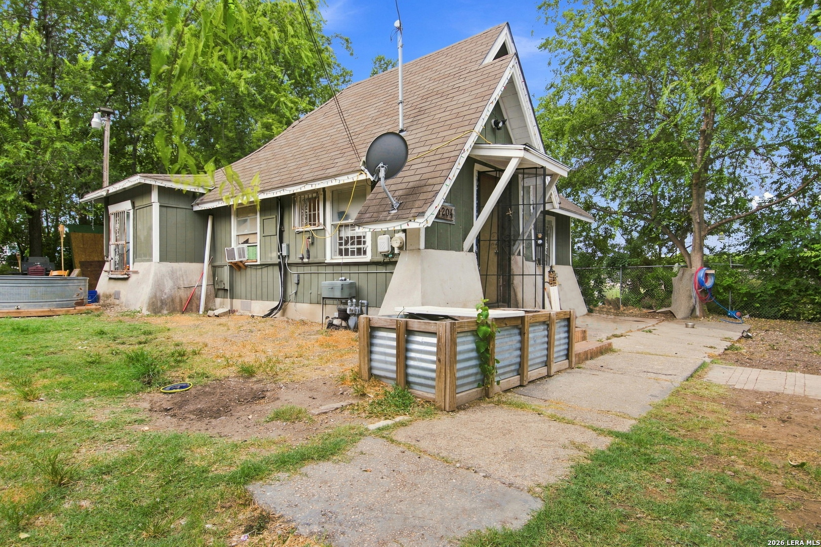 1204 W Kings Highway — photo