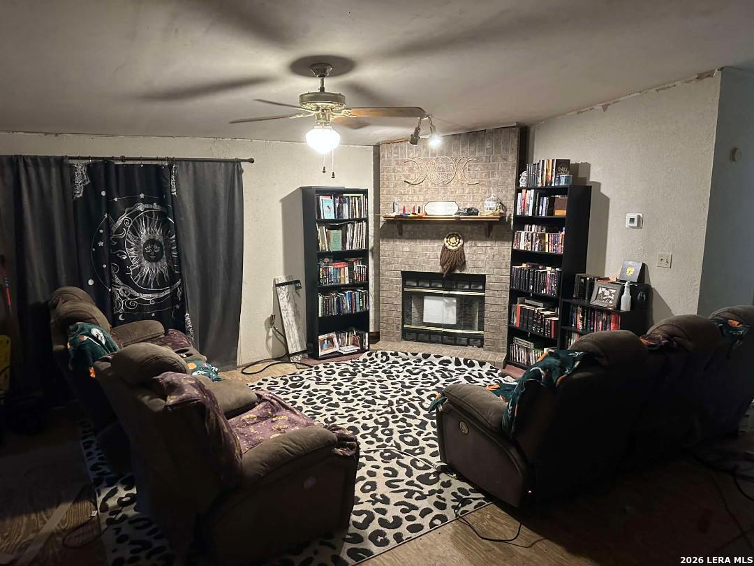24976 Private Road 466 — photo