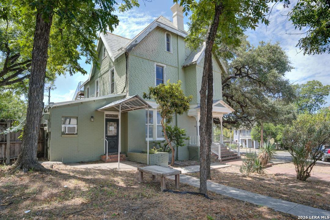 1818 San Pedro — photo