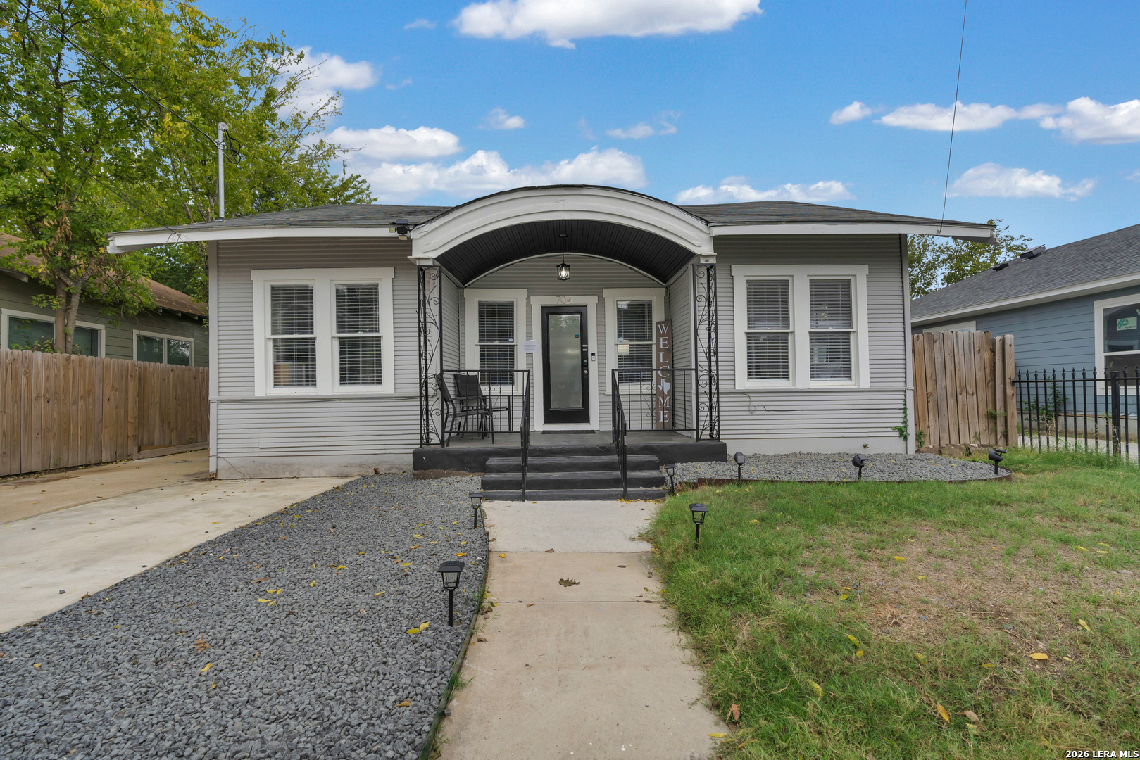 704 Cuney — photo