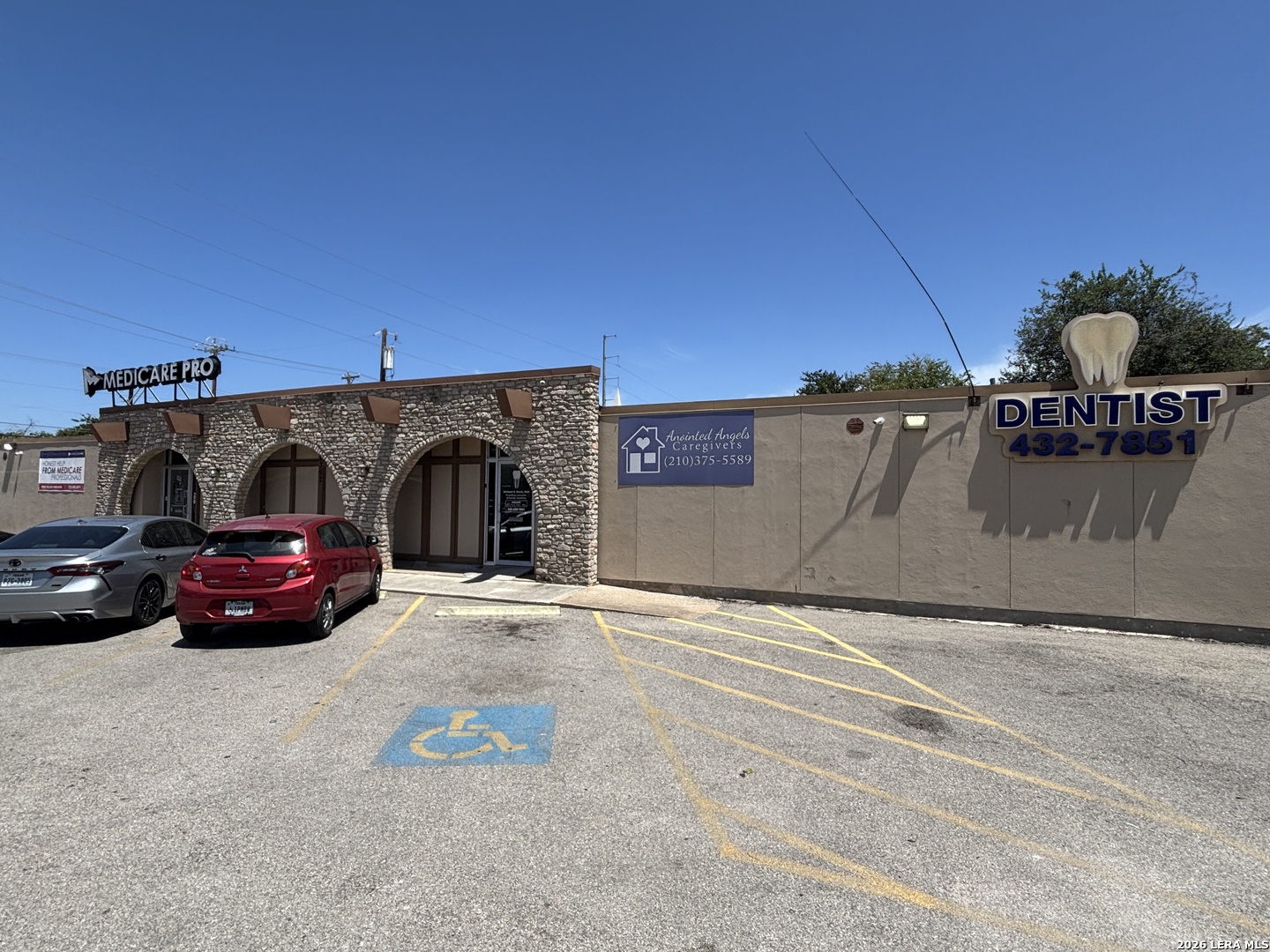 1302 S General McMullen Drive 102 — photo