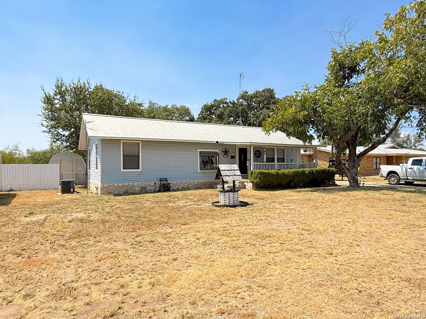 110 Renfro Drive, Devine, TX 78016 — photo 2