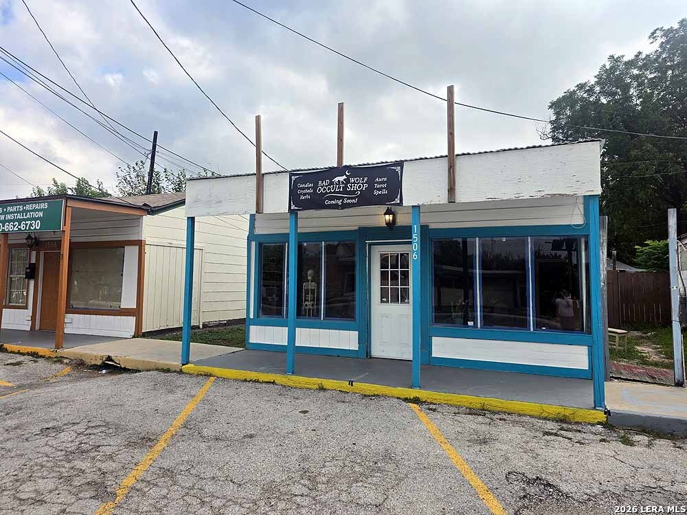 1500 Fredericksburg Road — photo