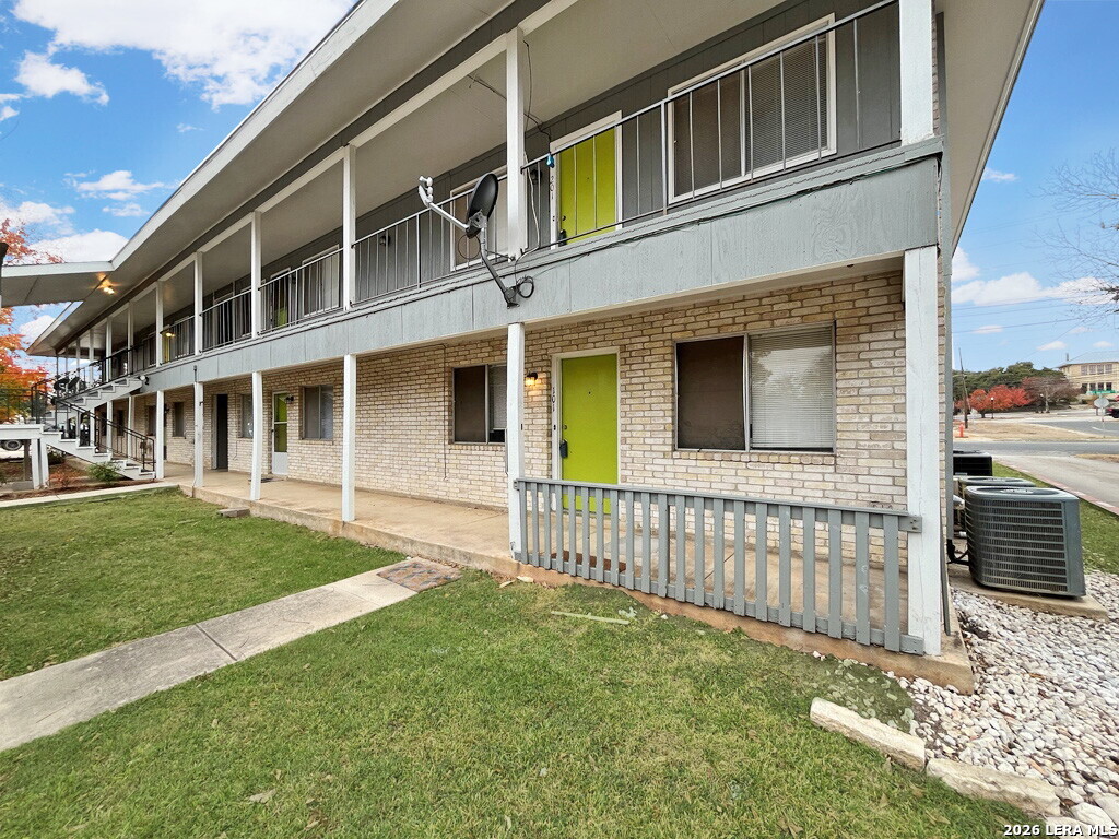 311 E San Antonio 101 — photo