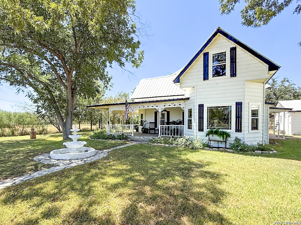 901 Zig Zag Avenue, Devine, TX 78016 — photo 2