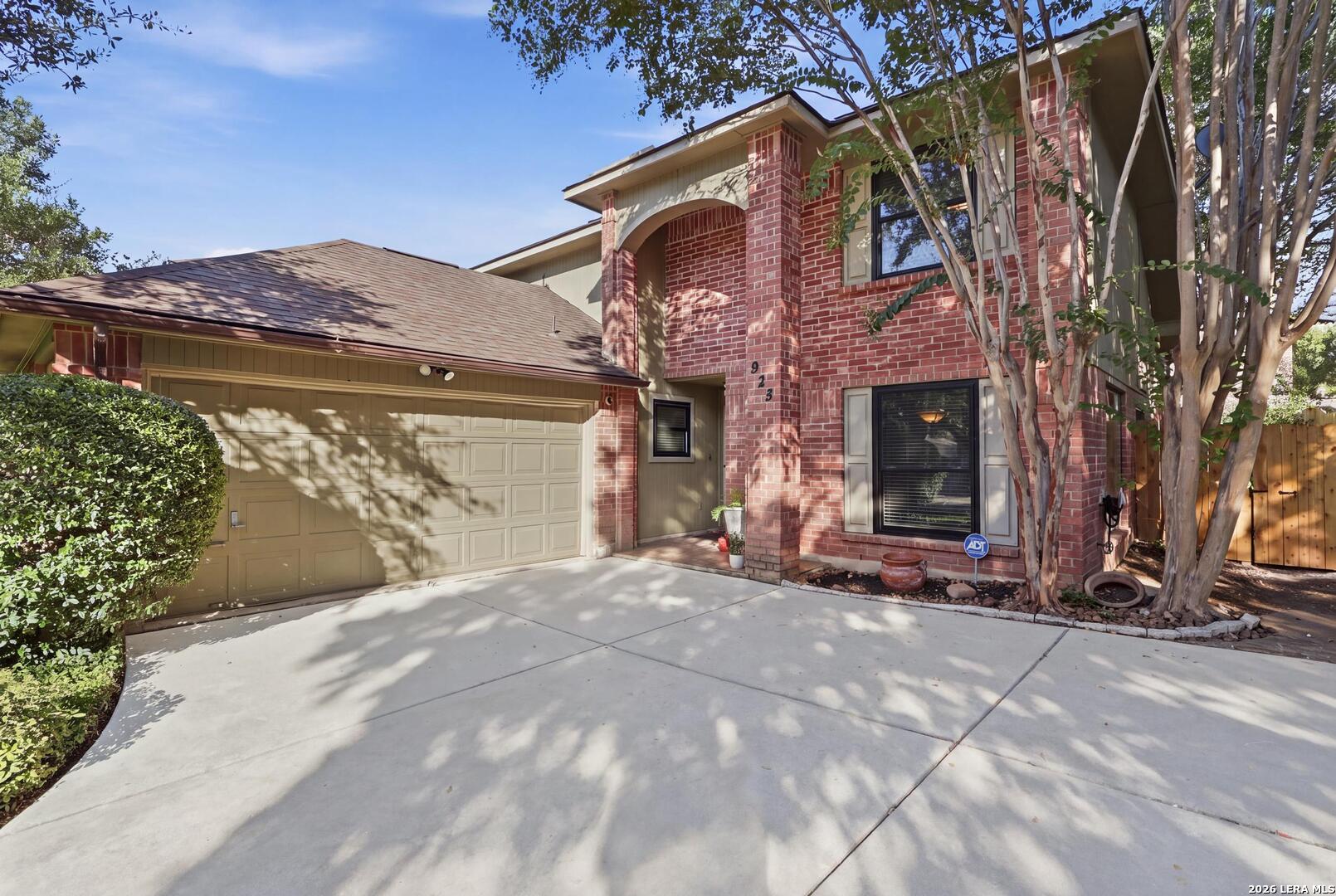 935 Hedgestone Drive — photo