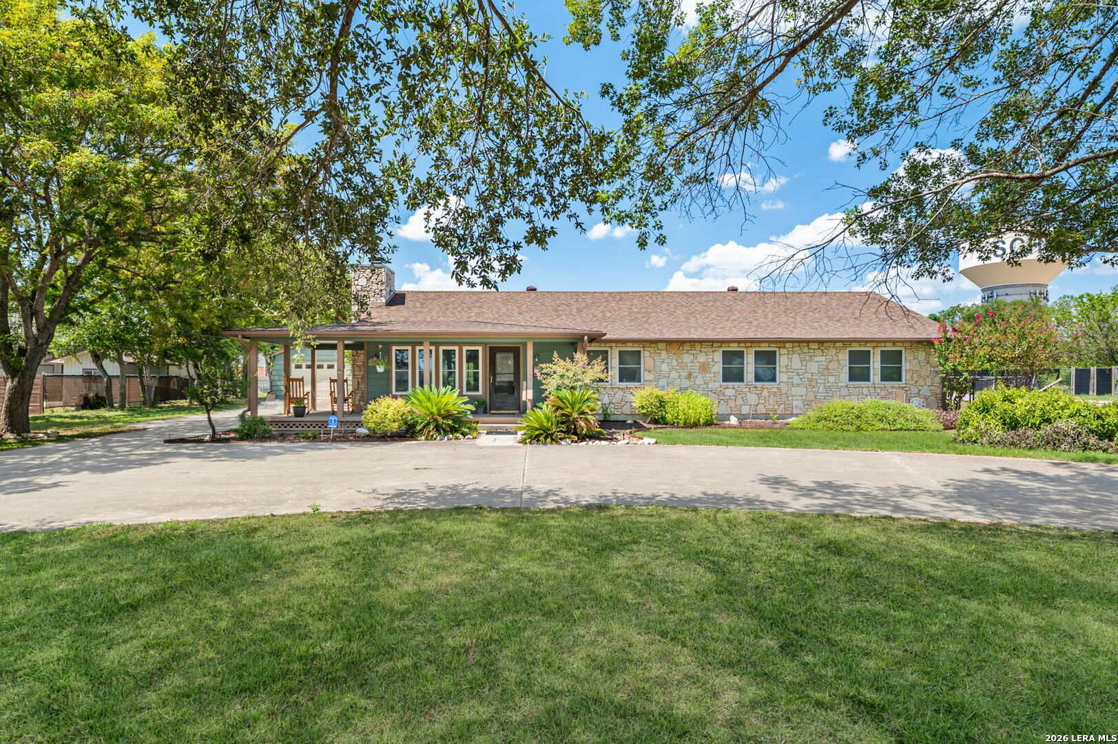 1033 E Live Oak — photo