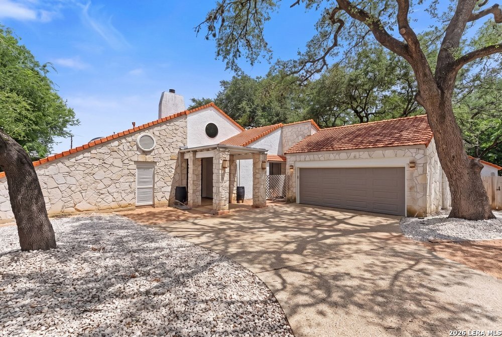3915 Hunters Crest Street — photo