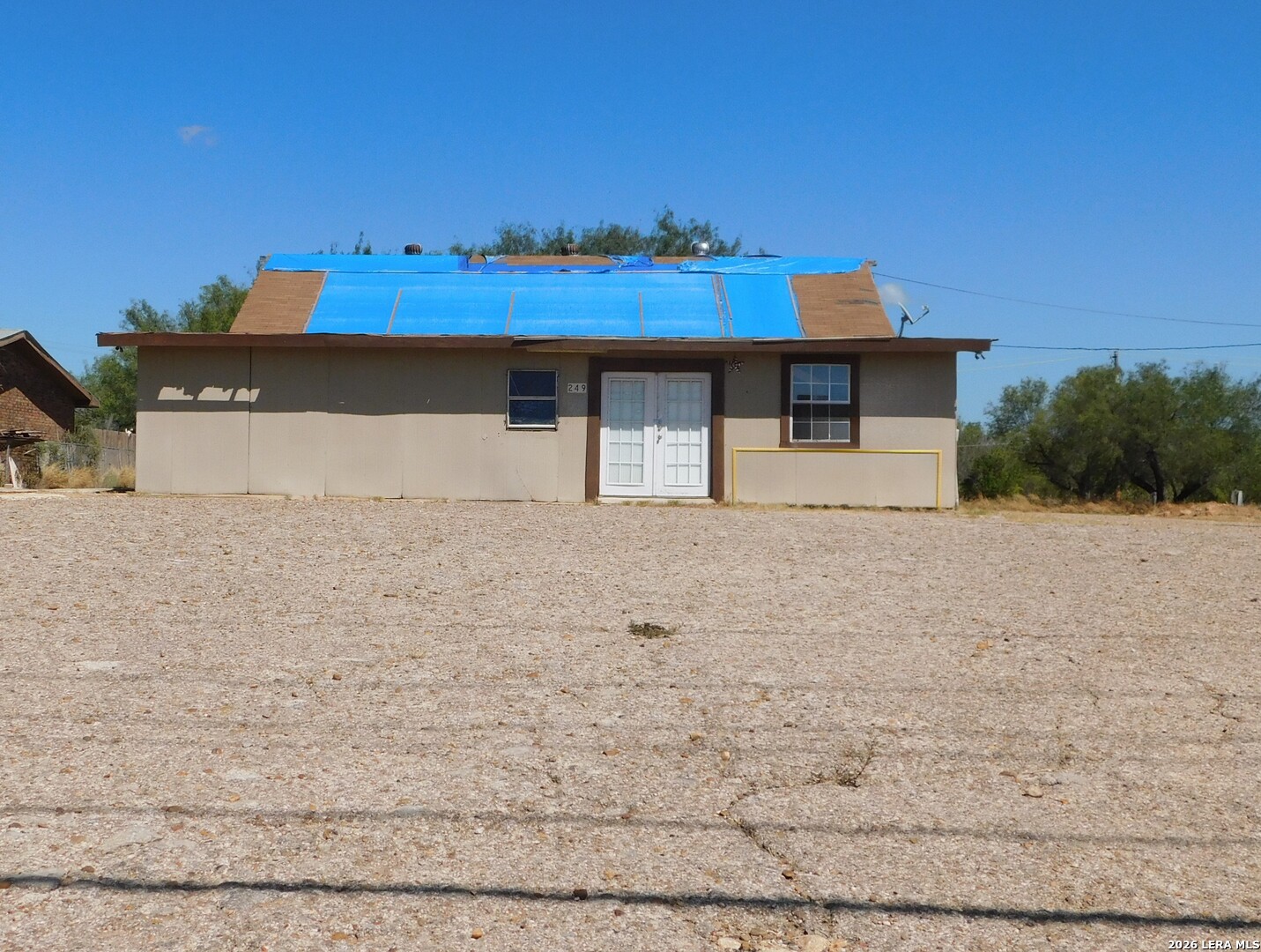 249 N IH 35 Frontage Road — photo