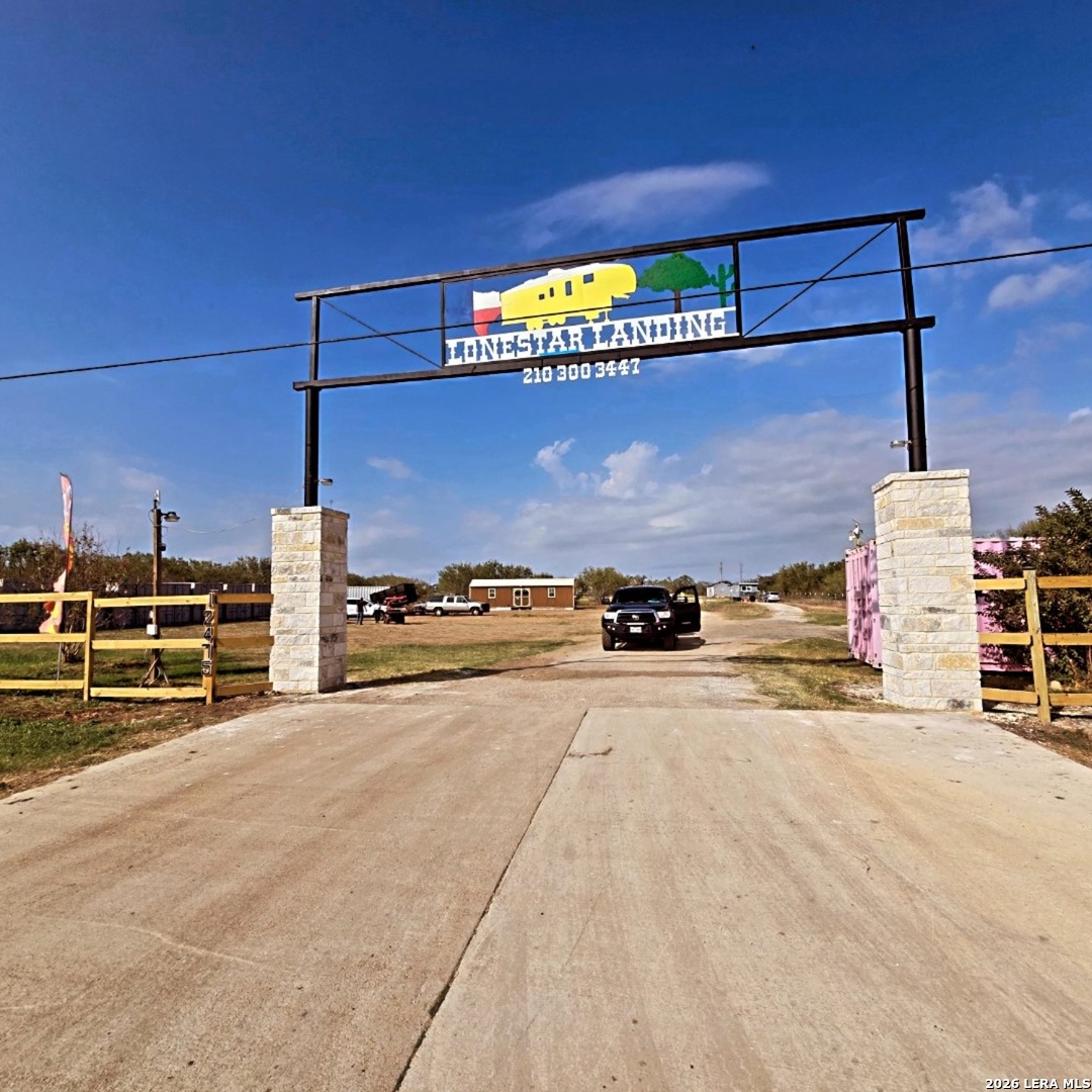 12475 IH 35 — photo