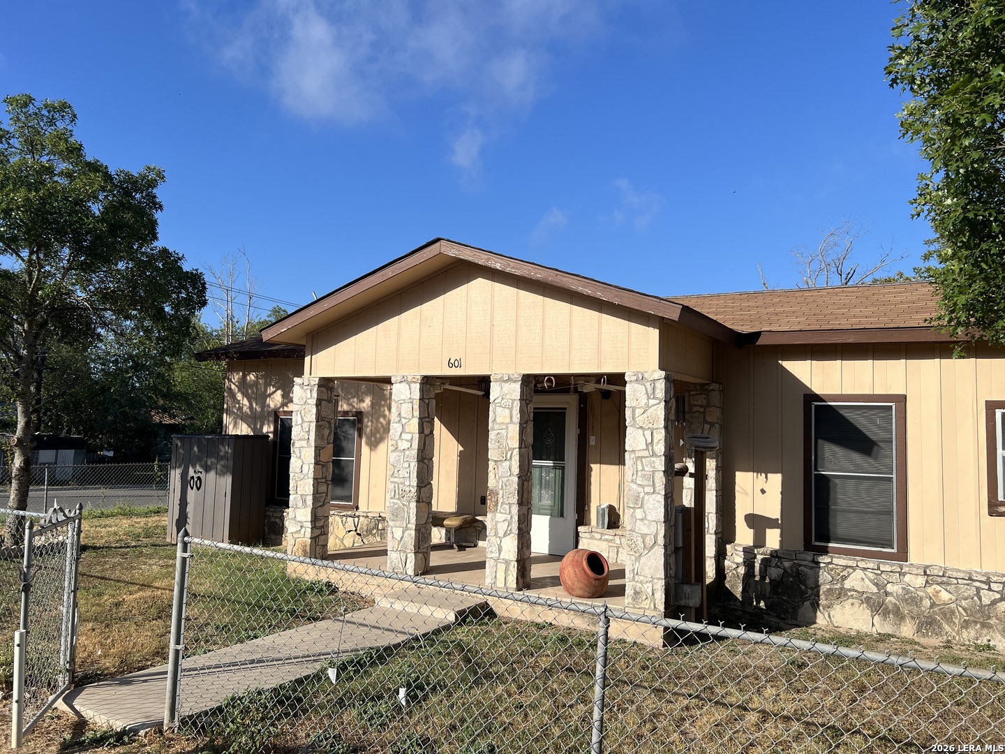 601 Como — photo