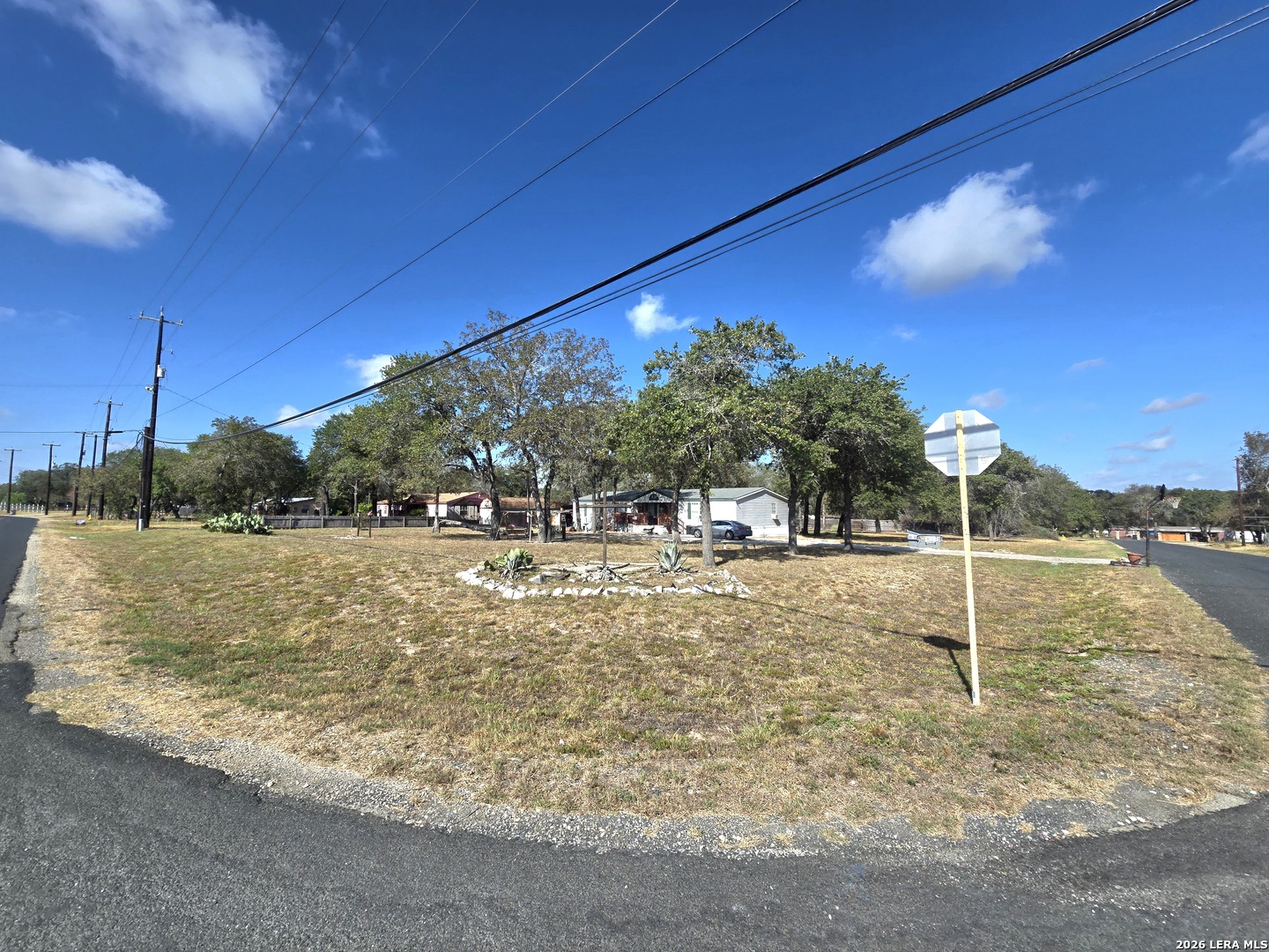 2011 Hickory Way — photo