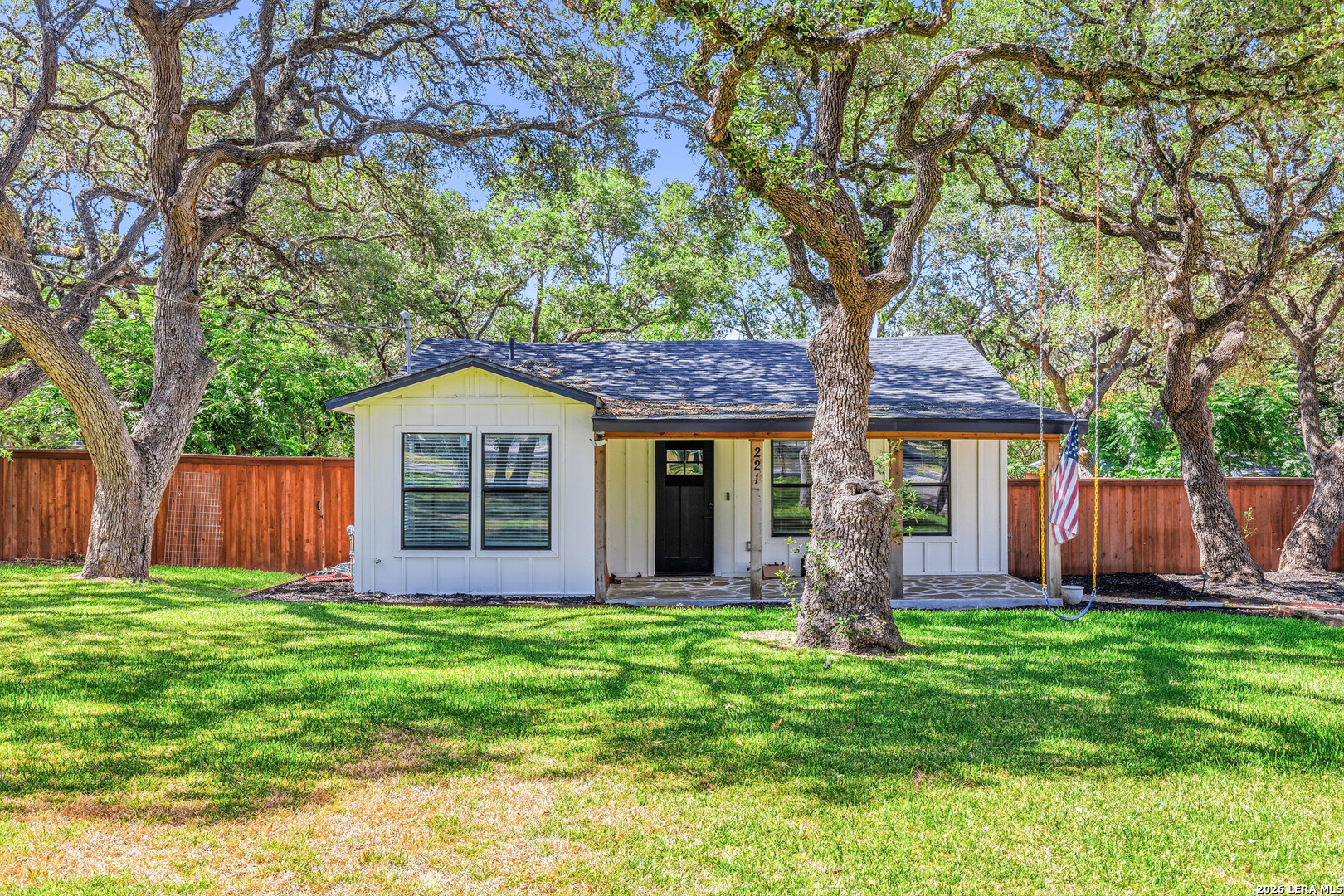 221 W Highland Drive — photo