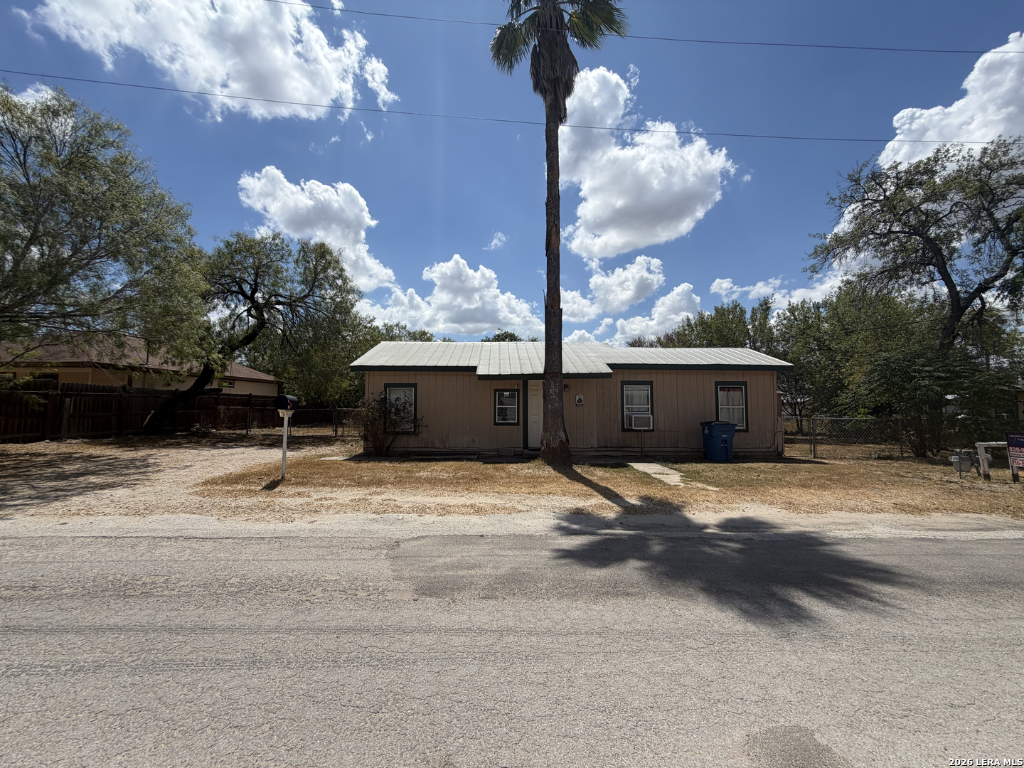 112 Fernandez, Devine, TX 78016 — photo 2