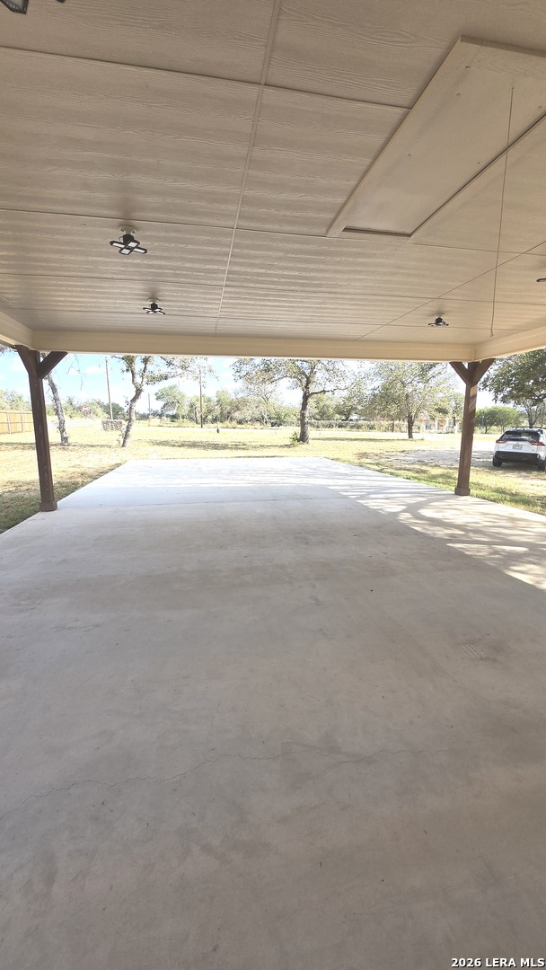 32 Trophy, Poteet, TX 78065 — photo 2