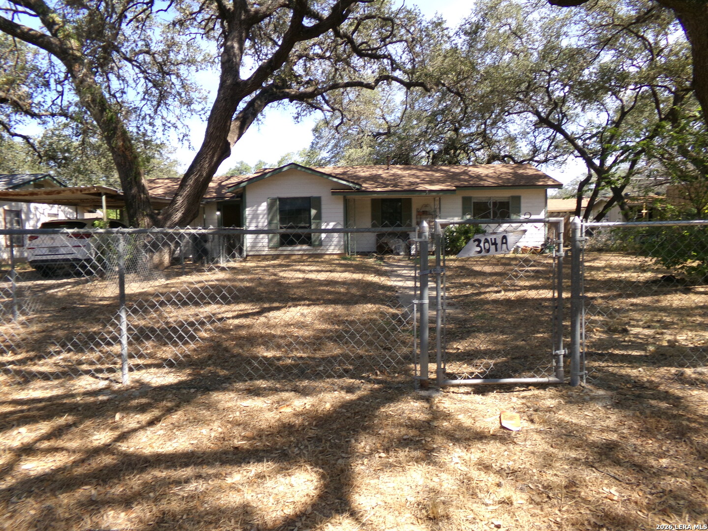 304A Fox Run, Devine, TX 78016 — photo 2
