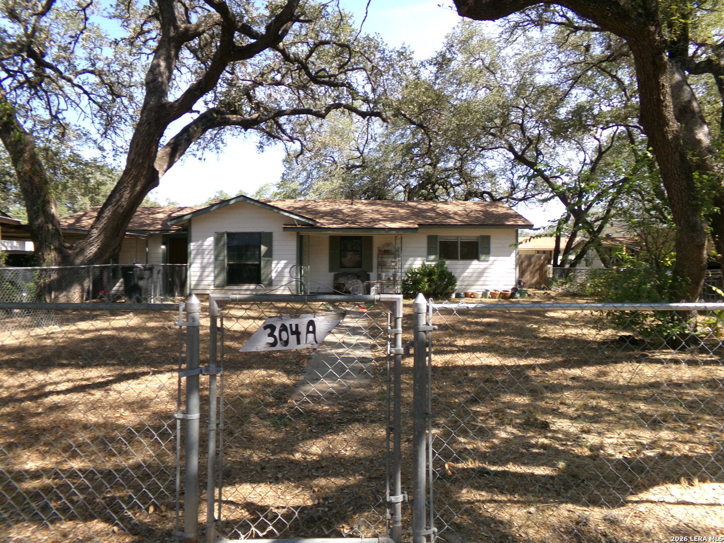 304A Fox Run, Devine, TX 78016 — photo 3