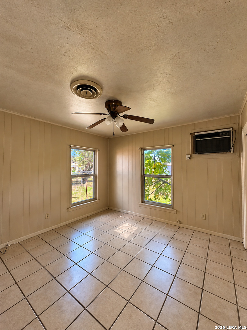 807 Frio, Cotulla, TX 78014 — photo 3