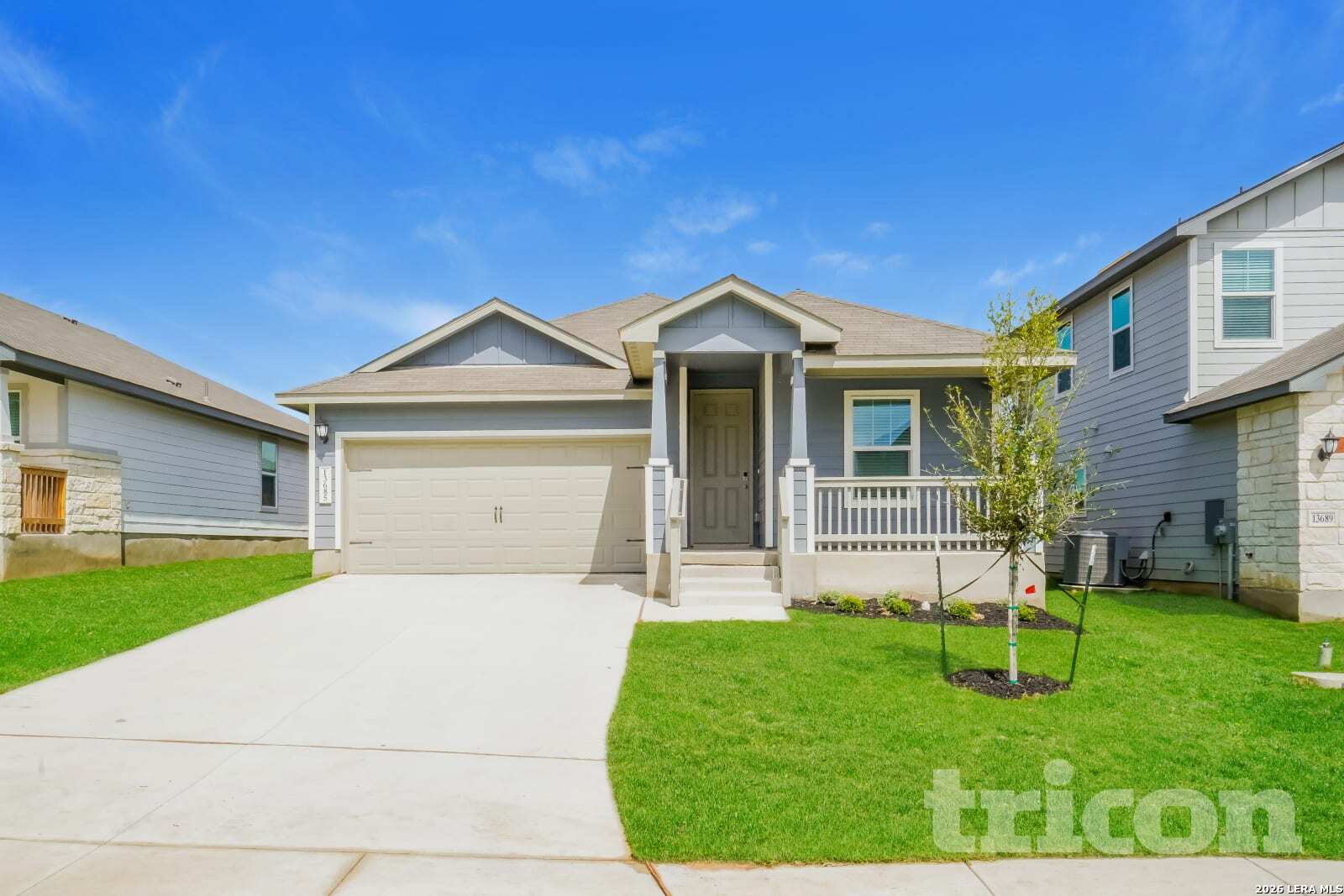 13685 Paxton — photo