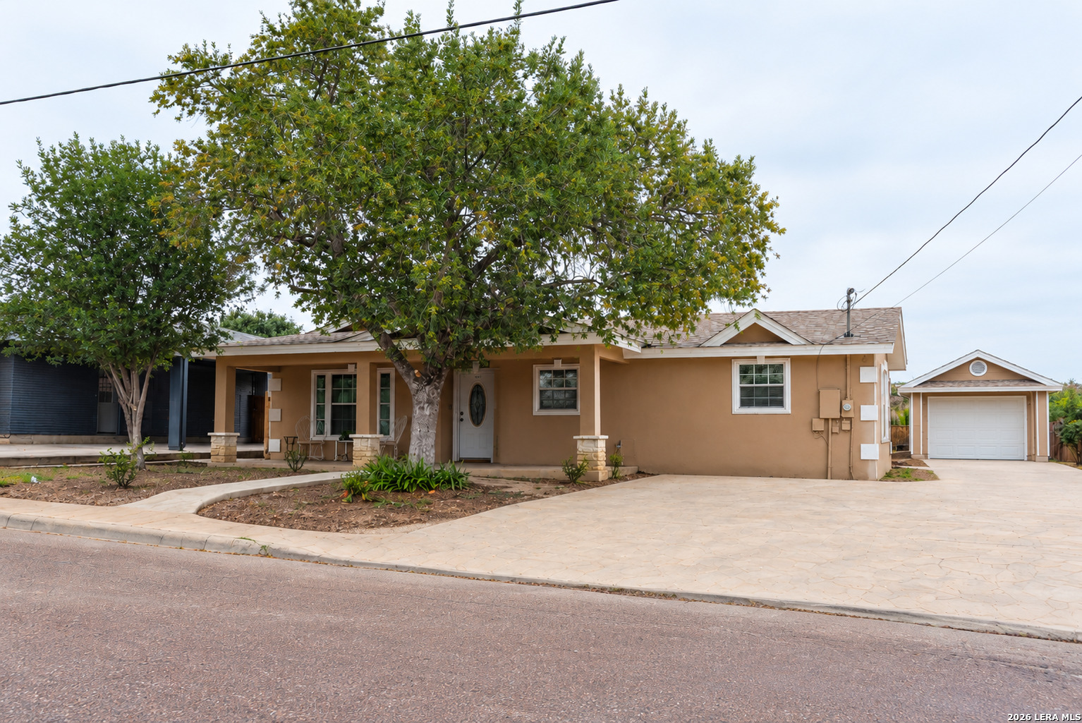 188 Falcon, Eagle Pass, TX 78852 — photo 2