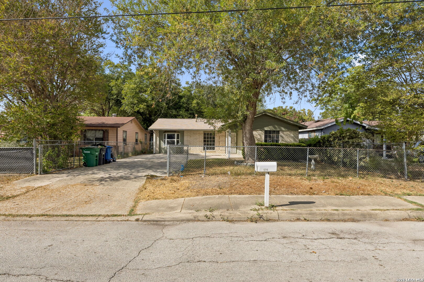1215 Aaron Place — photo