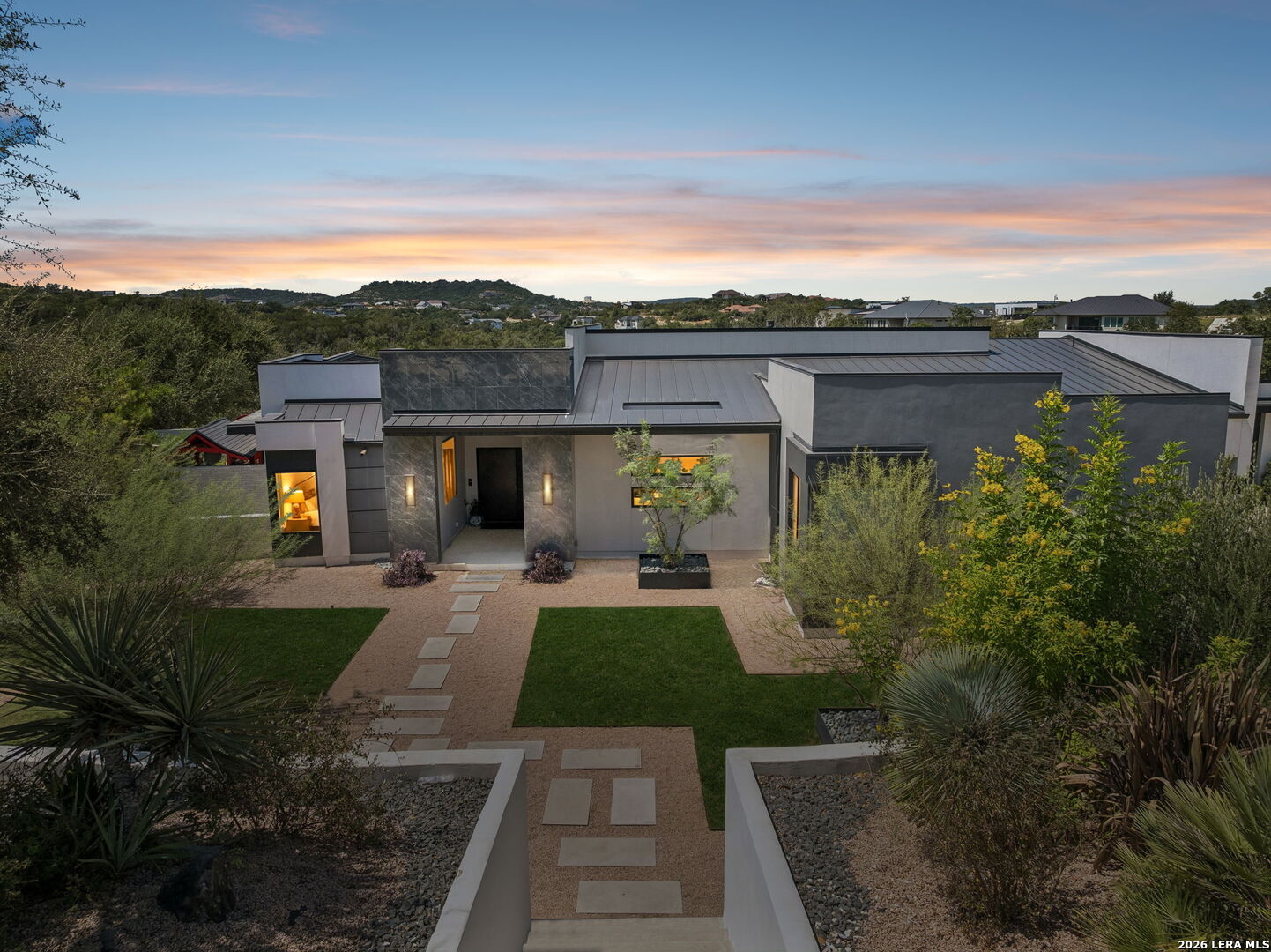 23150 Cutcliffe — photo