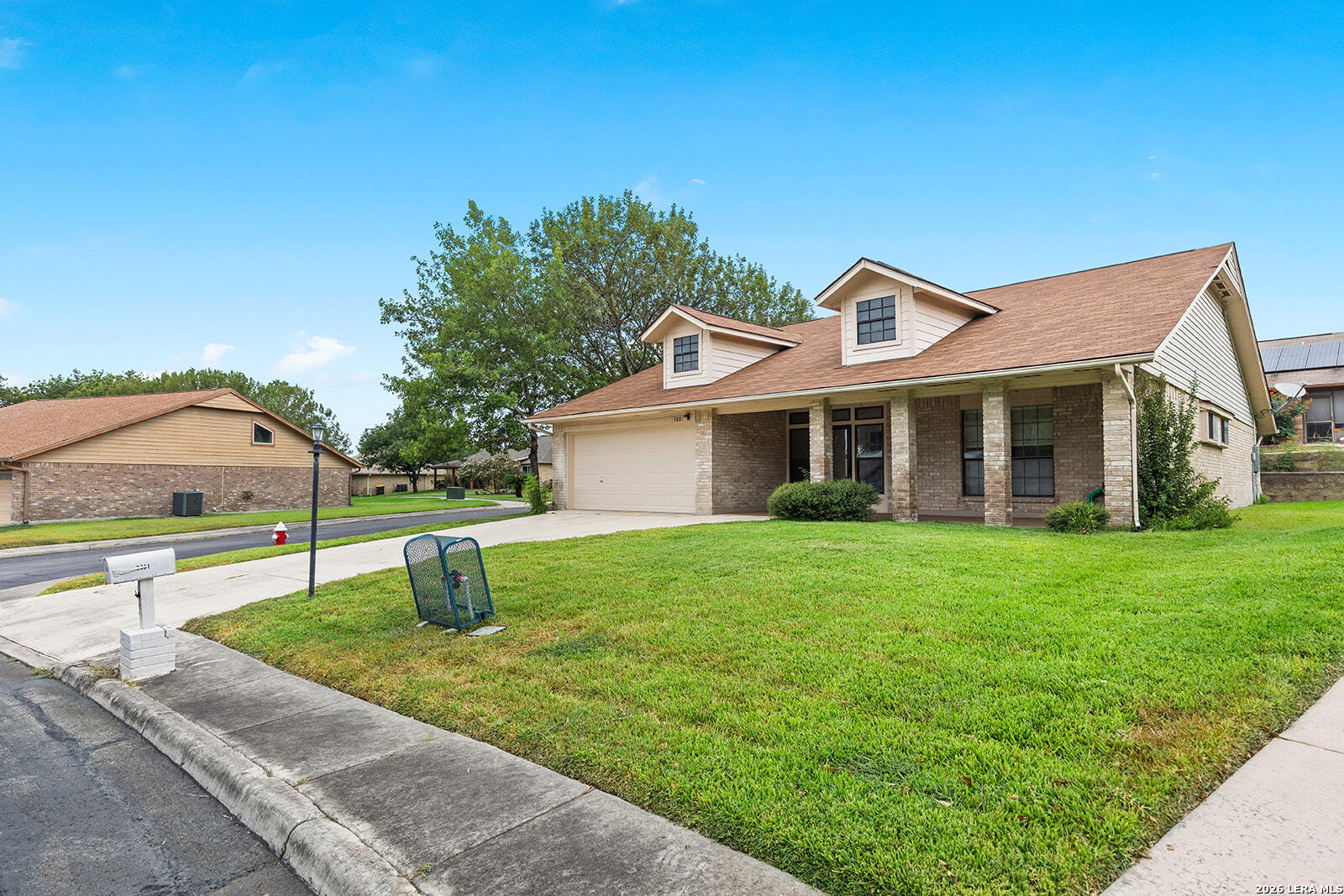 3801 Hunters Gln — photo