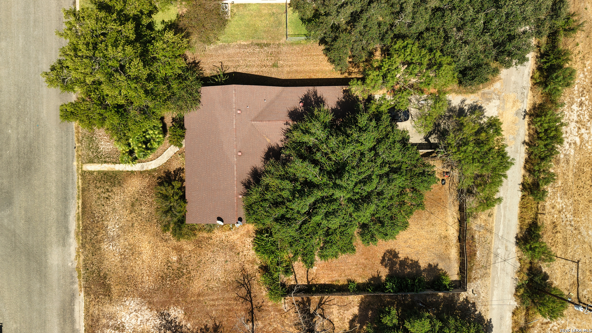 116 E Bluebonnet Drive, Uvalde, TX 78801 — photo 2