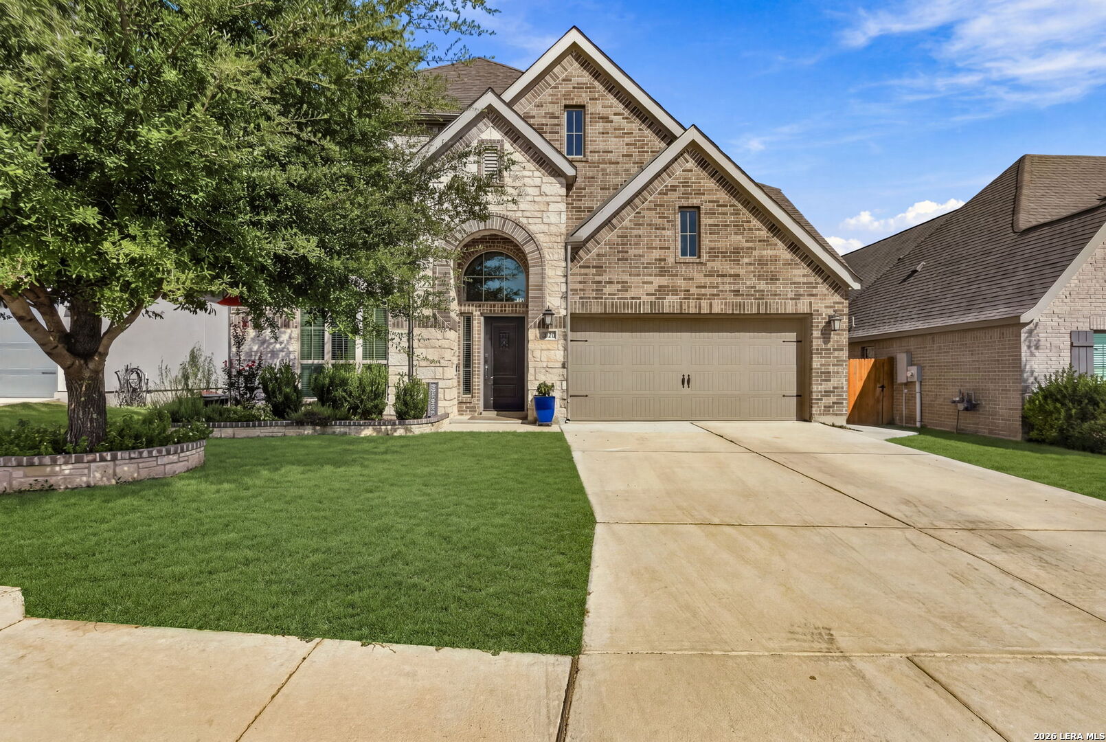 2126 Easton Drive — photo