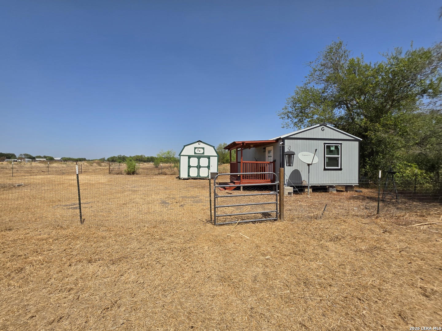 138 County Road 664, Devine, TX 78016 — photo 2