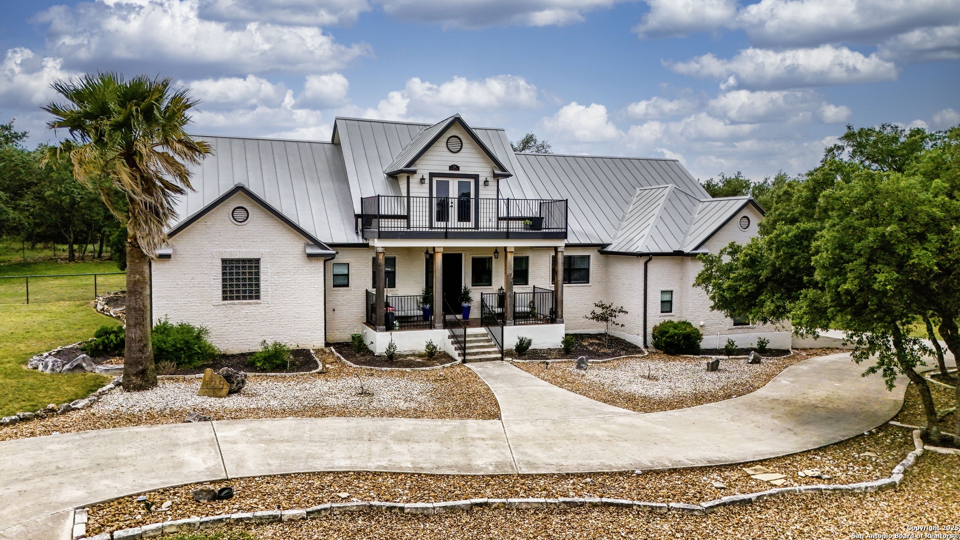 725 Winding View — photo