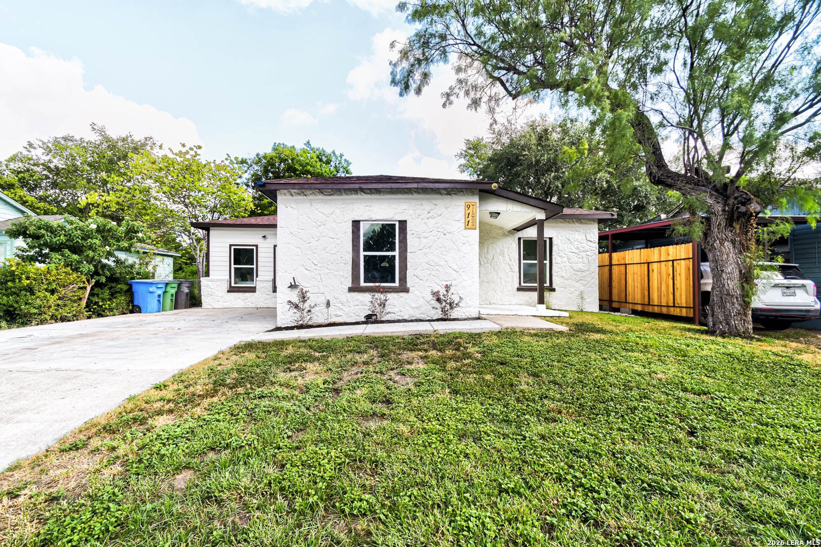 911 W Wildwood Drive — photo