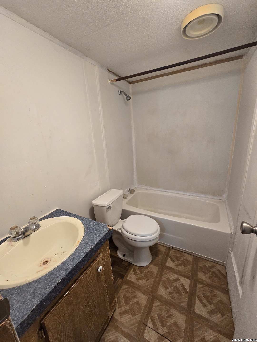 615 Moss Point, Poth, TX 78147 — photo 3