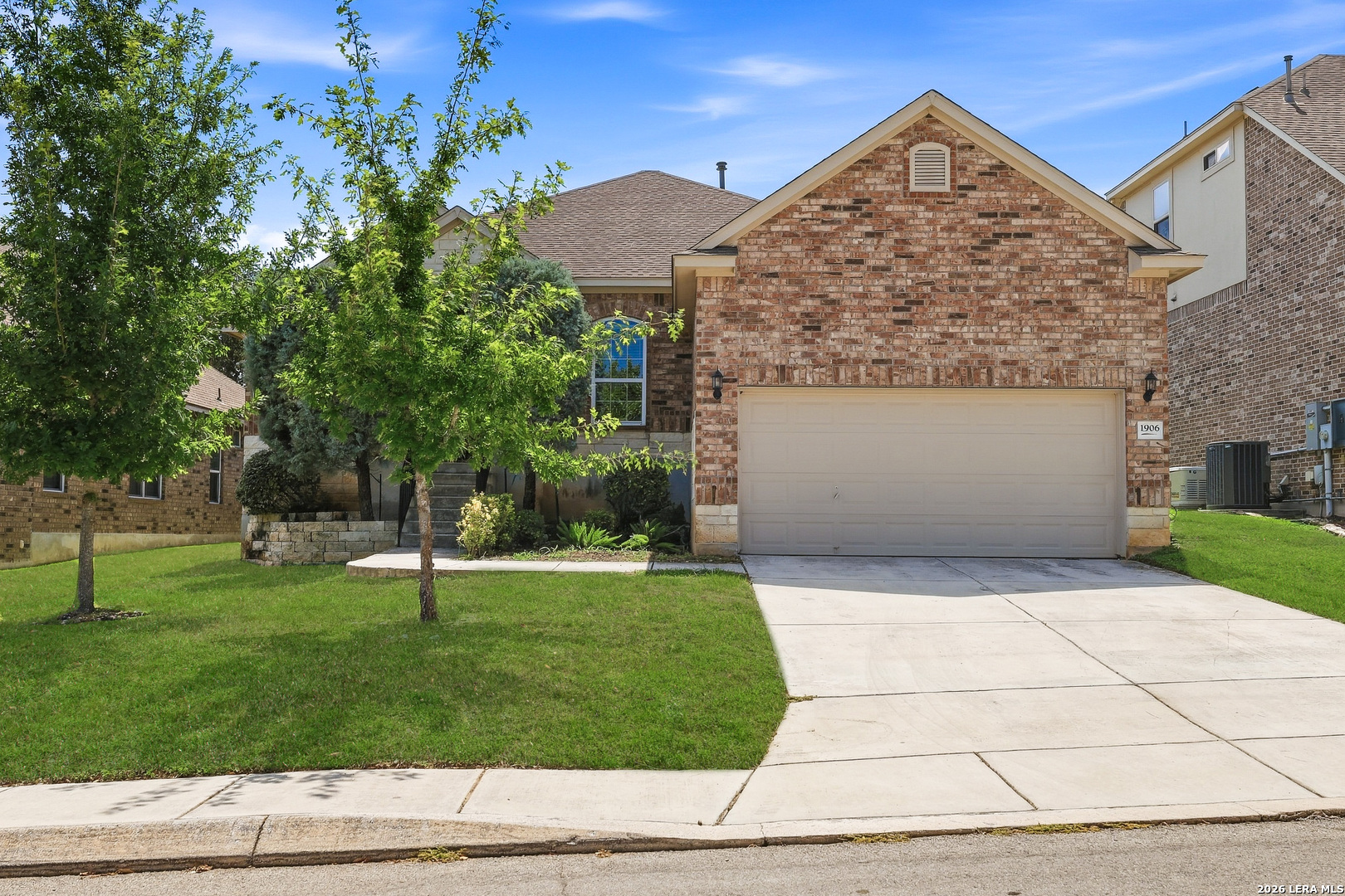 1906 Lindal Pointe — photo