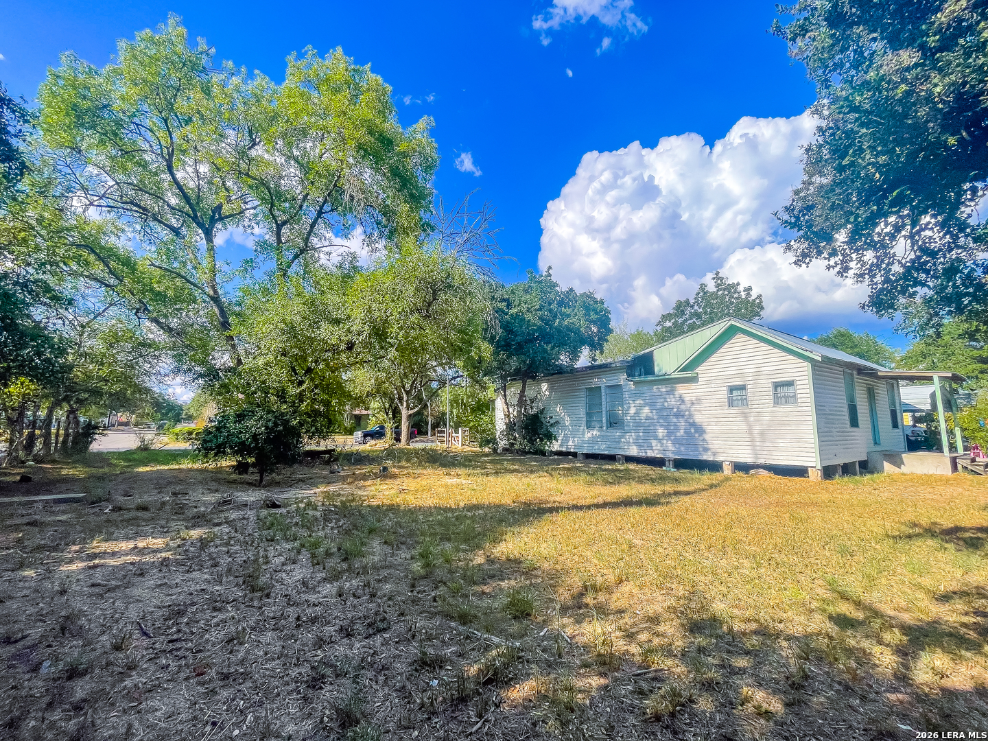 302 E Carter Street, Beeville, TX 78102 — photo 3